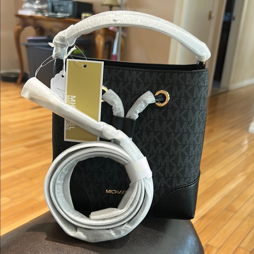 Michael Kors Elegant Black and Gray Tote - Picture 3 of 3